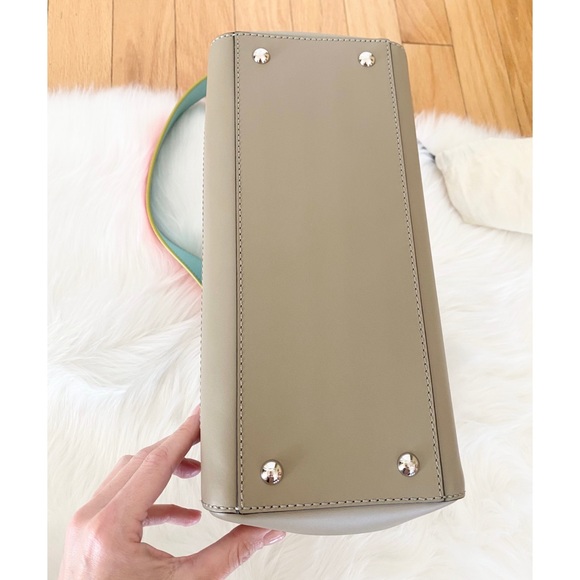 Fendi Dotcom Taupe Bag with removable pouch/strap - Picture 4 of 15